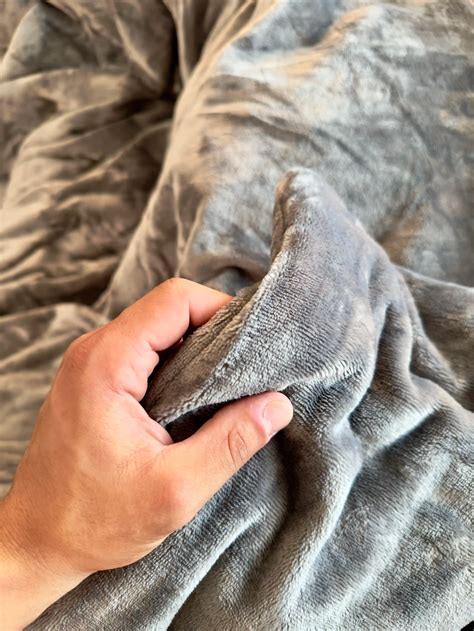 Zonli Heated Weighted Blanket Review (2023) | Expert Tested