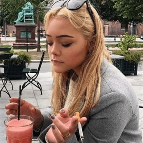 Boyfriend broke up with me because I won't stop smoking... : r/smokingwomen