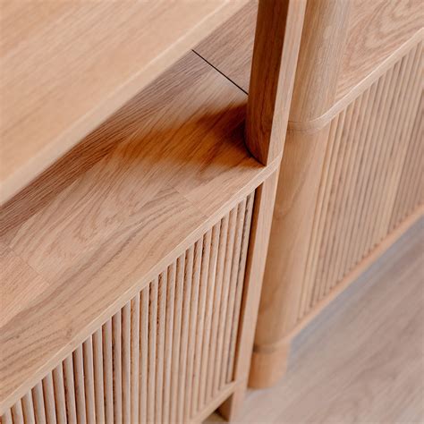 Cloe · White pigmented oak side table with wood doors – Woodendot