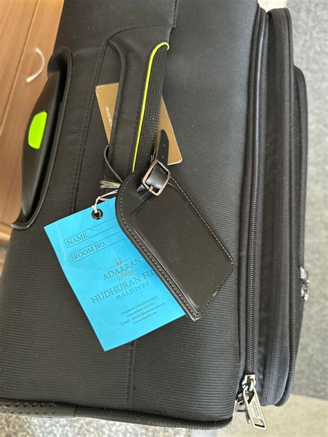 Luggage Tag Tracker | Premium Leather Trvlr Tag | SnapWireless®