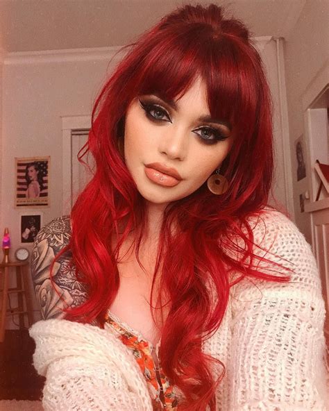 𝓙𝓾𝓼𝓽 𝓵𝓲𝓴𝓮 𝓱𝓸𝓷𝓮𝔂 🐝 on Instagram: “Beautiful hell 🥀” | Split dyed hair ...