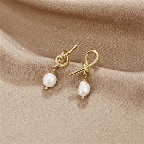 Knotted Gold & Freshwater Pearl Earrings – Matilda&Milo Jewels