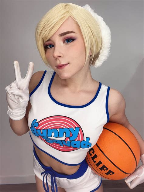 Lola Bunny from Looney Tunes cosplay by SweetieFox : r/Cawwsplay