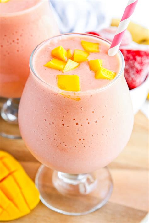 STRAWBERRY MANGO SMOOTHIE - WonkyWonderful