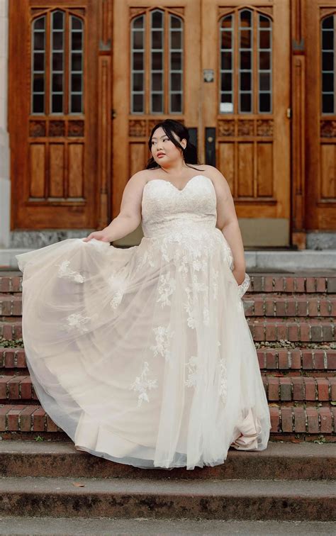 Boho Plus Size Wedding Dress with Off-the-Shoulder Sleeves