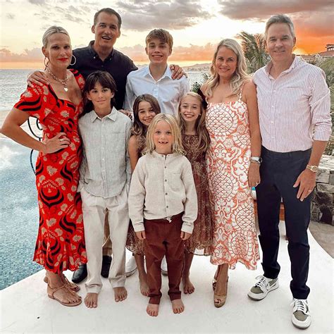 Molly Sims Celebrates Thanksgiving with Her Family: Photo