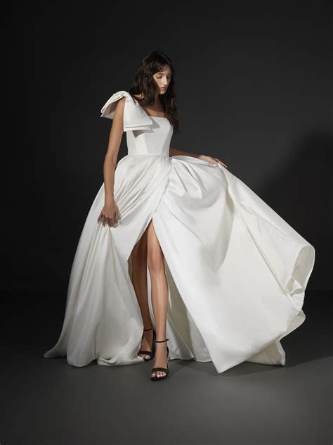 Willie Vang Wedding Hanoi Bride Wears 50 Gold Bars, Mother In Law