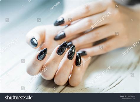 Simple Black Nail Art