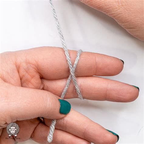 How to Make a Slip Knot For Crochet Beginners