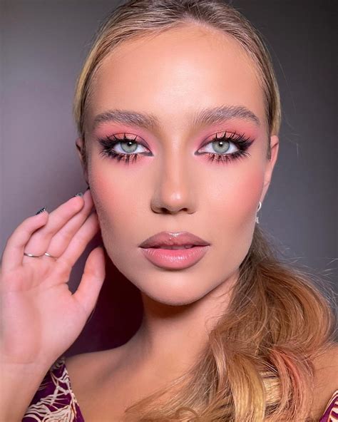 16 Eyeshadow Looks for Green Eyes - Degrees Of Vanity