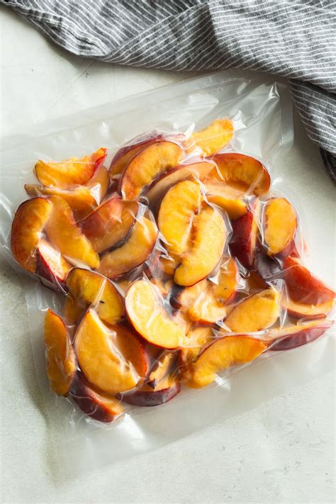 How to Freeze Peaches