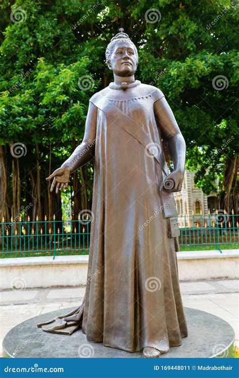 Statue of Queen Liliuokalani at the State Capitol in Honolulu, Oahu, Hawaii Editorial Photo ...