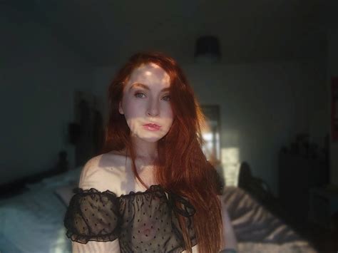 Face or boobs? | Scrolller