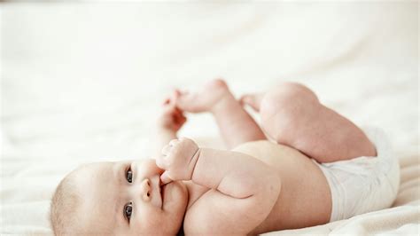 Your 12 week old baby: Milestones, Sleep & Feeding Guide
