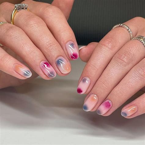 Blooming gel, i segreti di una nail art romantica e colorata