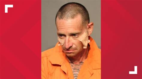 Des Moines man arrested after car chase, threatening officers with ...