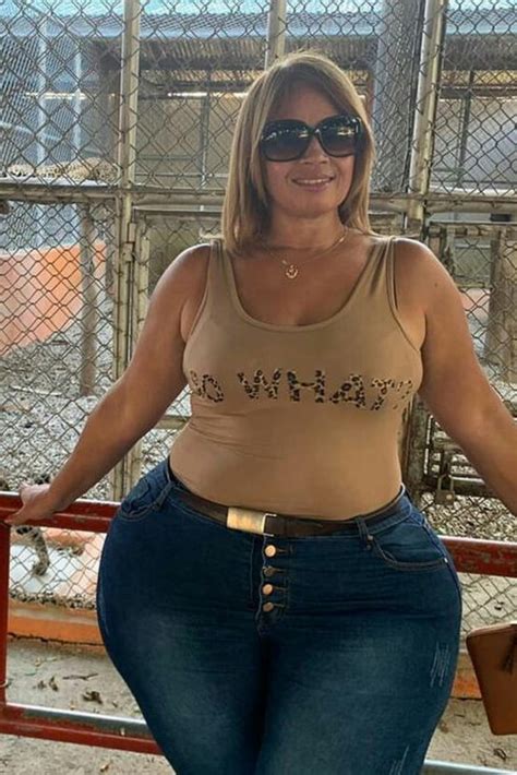 Ssbw blonde with huge boobs and very thick legs by ObeseGTAVBikinigirl ...