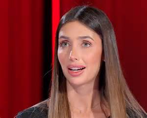 L’ennesima trovata sulla gravidanza di Michelle Comi, che sa come irritarci per far parlare di sé