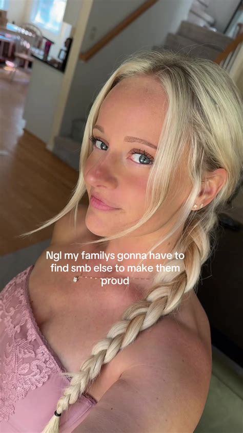 Erica Lovely (@erica_lovelyyy) - Urlebird