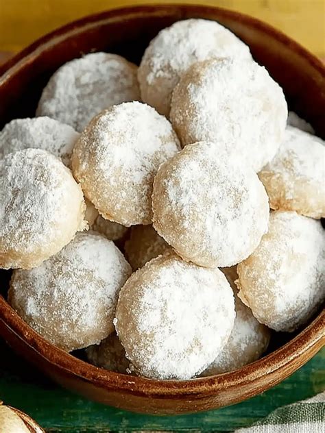 Irresistible Melt-in-Your-Mouth Polvorones (Mexican Wedding Cookies)