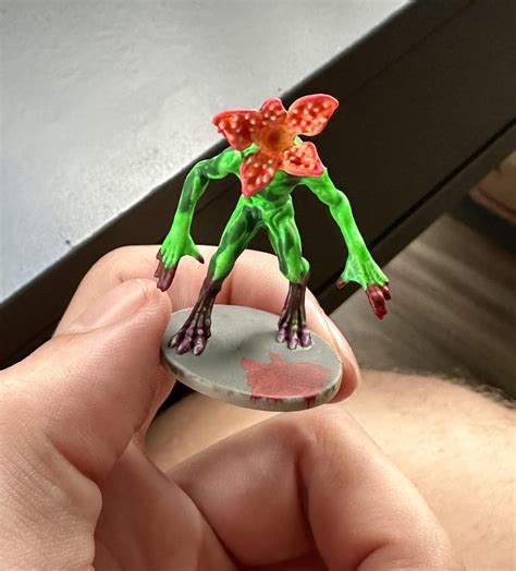 Painted this Demigorgon from the DnD/Stranger Things beginner box : r ...