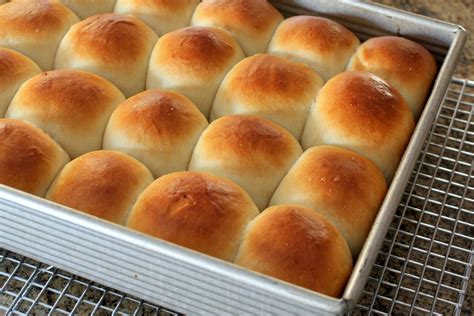 Dinner Roll With Butter Calories at Haley Koerner blog