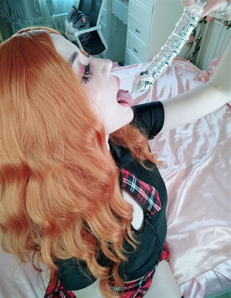 [OC] Aldorachan shows what is in her school bag : r/schoolgirlsluts