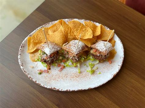 About Lazy Oak Bistreaux – LAZY OAK