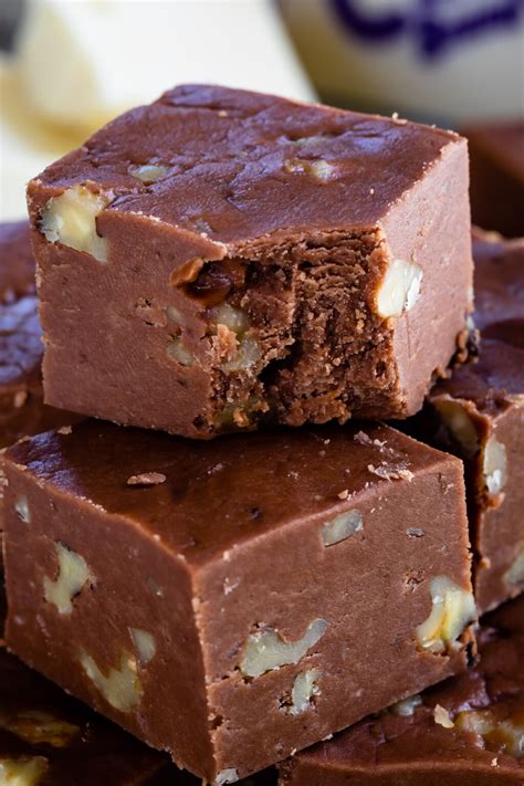 Chocolate Cheese Fudge Recipe - FOOLPROOF Easy Chocolate Fudge Recipe ...