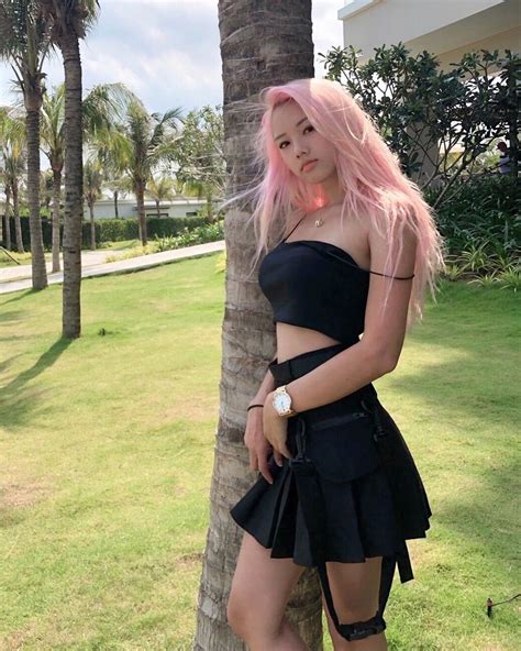 ㅎㅂ) 밑에 올린 모델 vyvan le 사진 - 치지직 - 에펨코리아