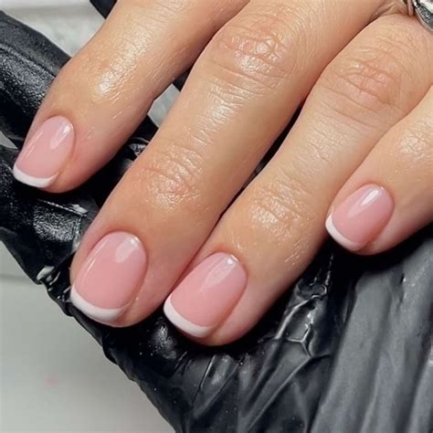 20 Short French Nail Ideas for Fall That Are Sweater-Weather Ready