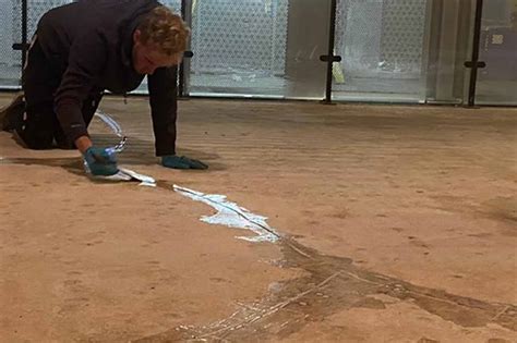 Screed crack repair - Northamptonshire - 01933 716018