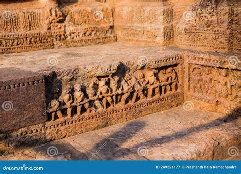 Figures Of Ancient Hindu King And His Consorts At The Royal Court At ...