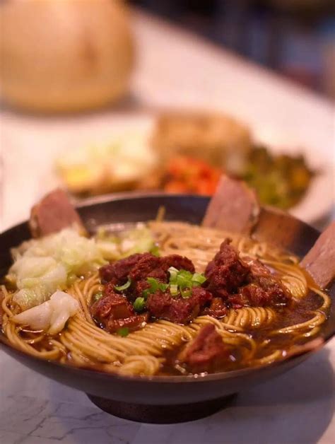 Luyixian – Alhambra Eats