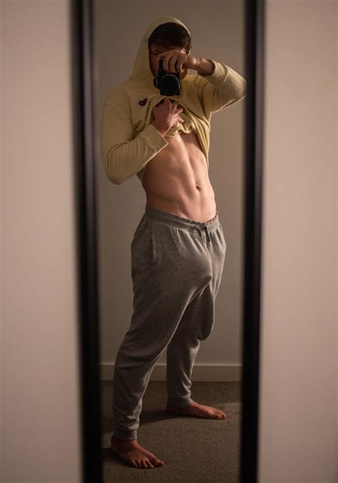 My boner is about to tear through these grey sweatpants : r/Bulges
