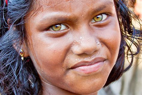 Girl in India with Hazel eyes. | People with blue eyes, Black hair ...