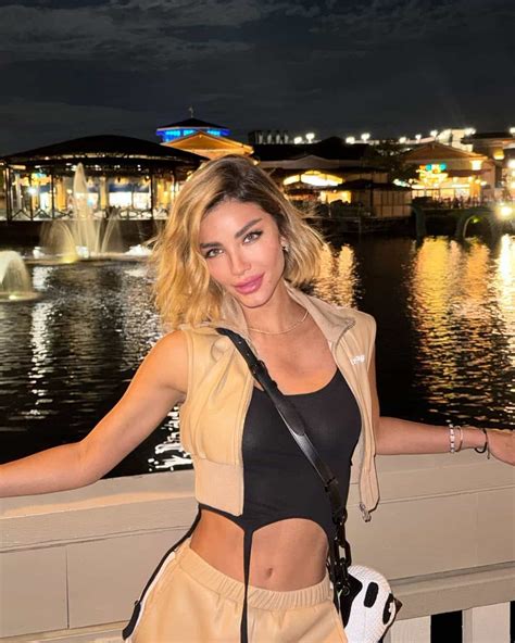 Aleska Genesis - Age, Height, Net Worth, Boyfriend, Bio, Facts