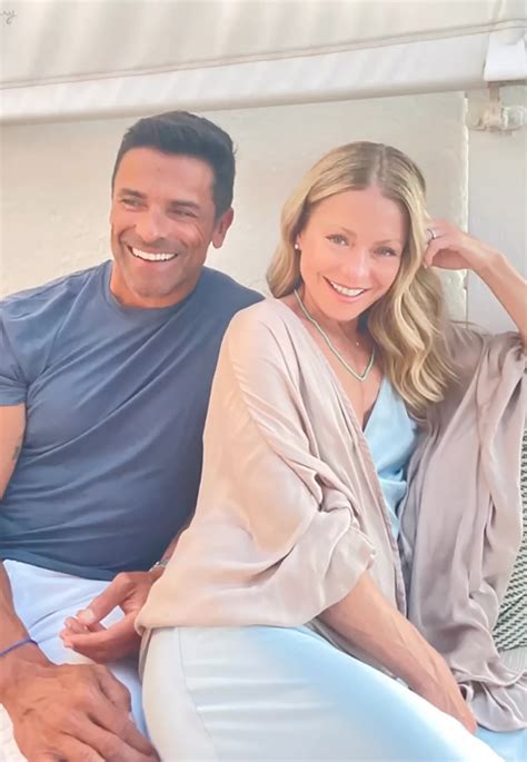 Kelly Ripa, Mark Consuelos stumbled upon nude beach during Greece trip