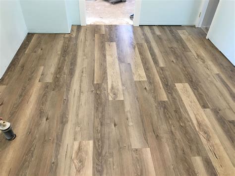 Luxury Plank Vinyl Flooring - An Affordable And Durable Flooring Option ...