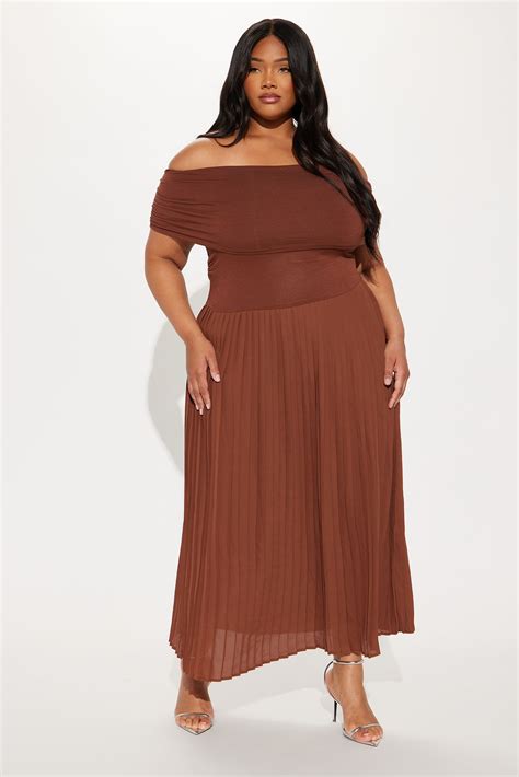 Women's Mackenzie Pleated Maxi Dress in Chocolate Brown Size 2X | Brown ...