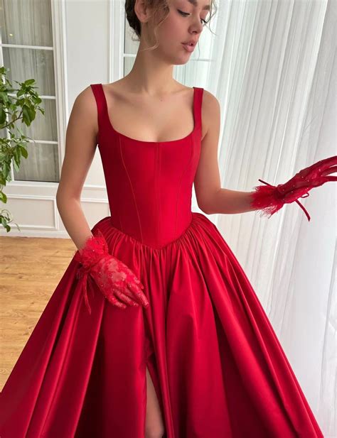 Pin by Olivia🌹 Smart on Little Red Dress | Floor length prom dresses ...