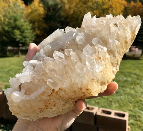 What Is A Quartz Crystal Made Of at Linda Walker blog