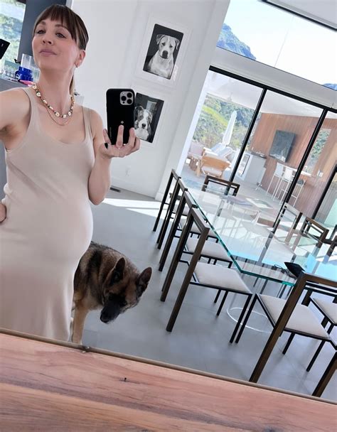 Kaley Cuoco gives fans a glimpse at pregnancy with new photo - ABC News