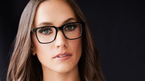 Fox host reminds us criticizing Harris doesn't mandate you like Trump