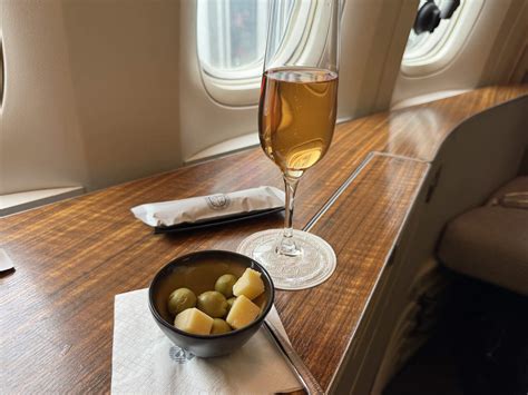 Gulf's least WOW, First Class review on Qatar Airways' 777/300 - The ...