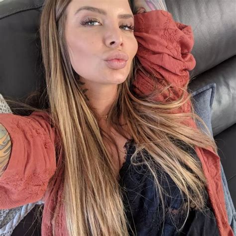 Evelyn Miller, la modelo que triunfa en OnlyFans gracias a una malformación en sus partes íntimas