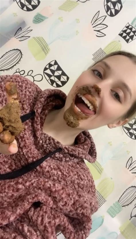 A poop facial 😜 : r/ScatPorn2