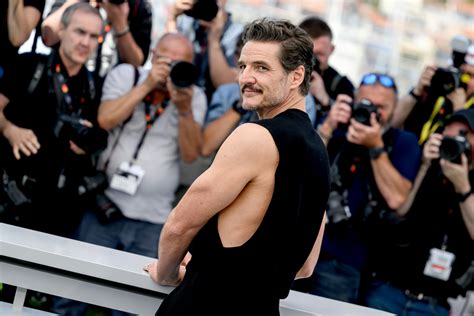 Pedro Pascal Flexes His Style (and His Biceps) in a Muscle Tee at ...