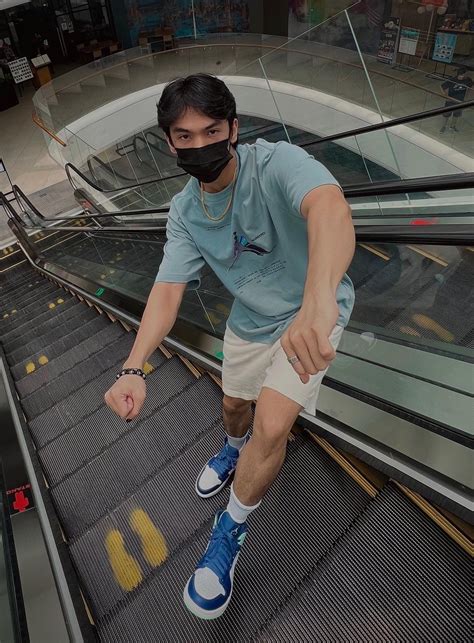 Aaron Piercer 👾 on Twitter: "vroom vroom to the moon https://t.co/kDIgeXf35l" / Twitter