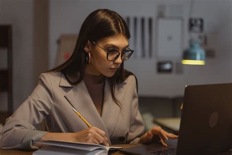 How to Hire a Freelance Copywriter & Get the Most for Your Money